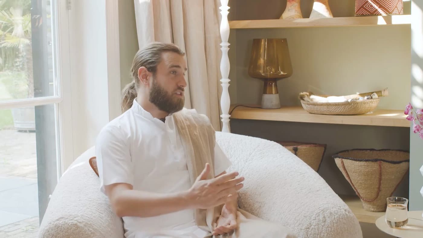 Swami Purnachaitanya in conversation with Dymphe Beek